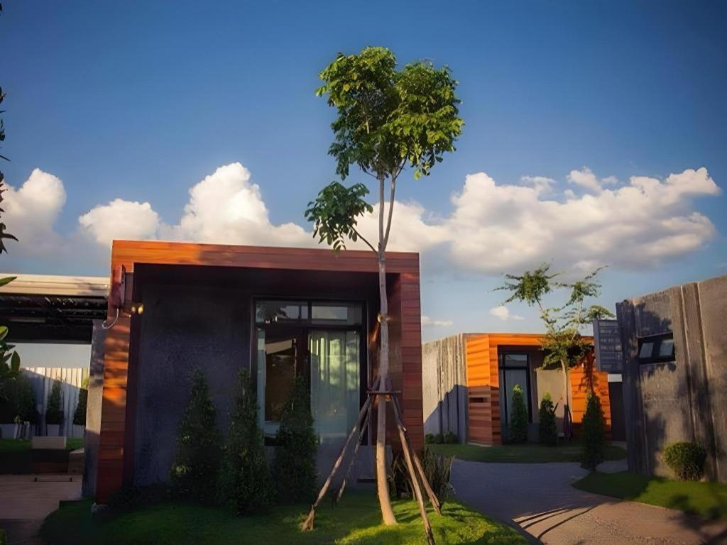 The Infinite Resort Nakhon Sawan Extérieur photo