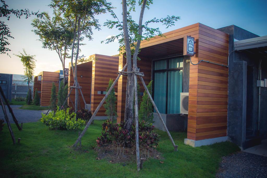 The Infinite Resort Nakhon Sawan Extérieur photo