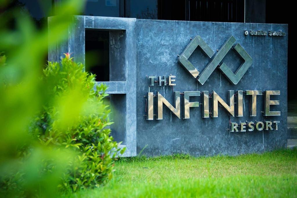 The Infinite Resort Nakhon Sawan Extérieur photo